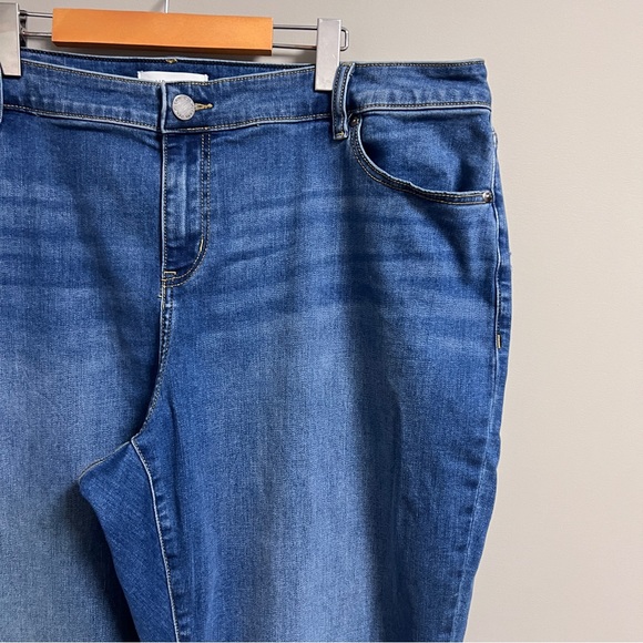 Lane Bryant Signature Fit Boyfriend Capri Jean Medium Wash Heart Pocket Size 20 - Picture 3 of 13